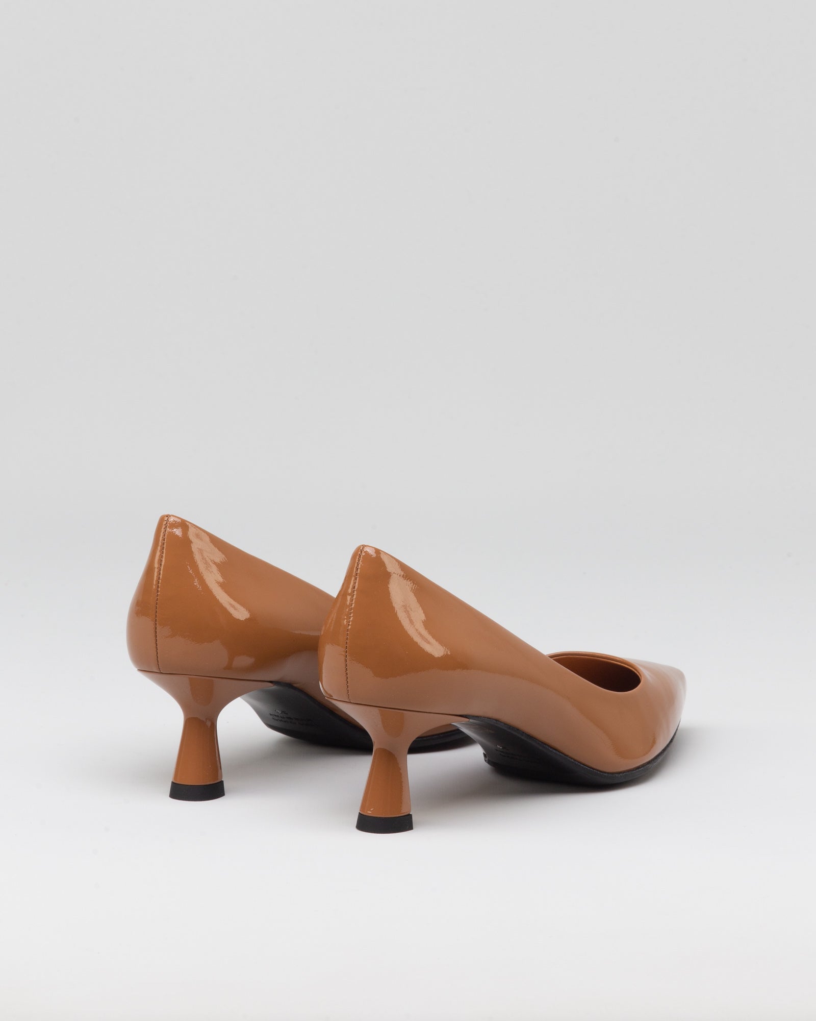 Decollete bassa in pelle verniciata - RISVOLTO | Risvolto.com